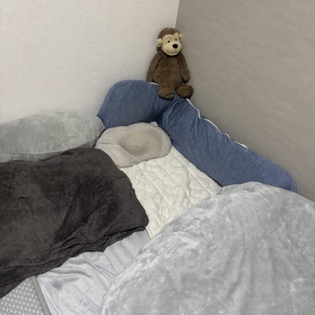 ベッド、添い寝